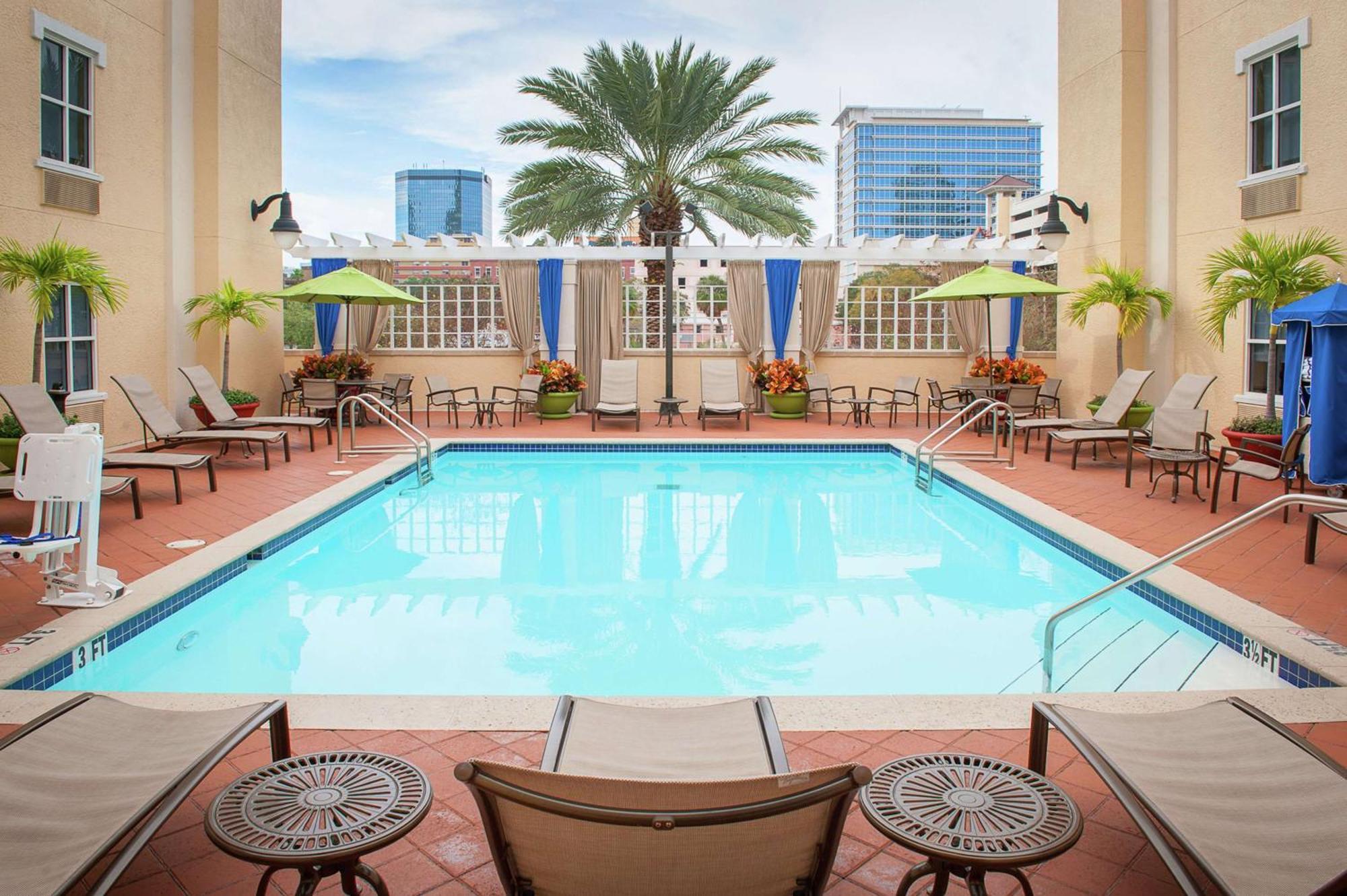 Hampton Inn & Suites St. Petersburg/Downtown Zewnętrze zdjęcie